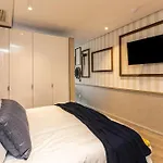 Luxurious 1 Bed Apartment With Stunning Views