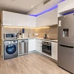 Luxurious 1 Bed Apartment With Stunning Views