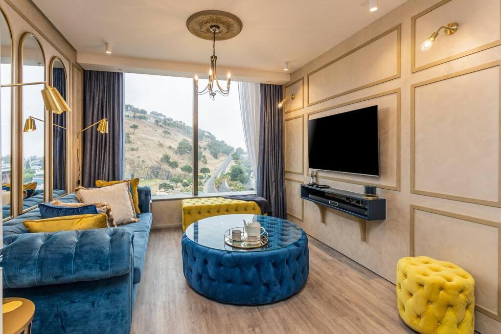 Luxurious 1 Bed With Stunning Views Apartment